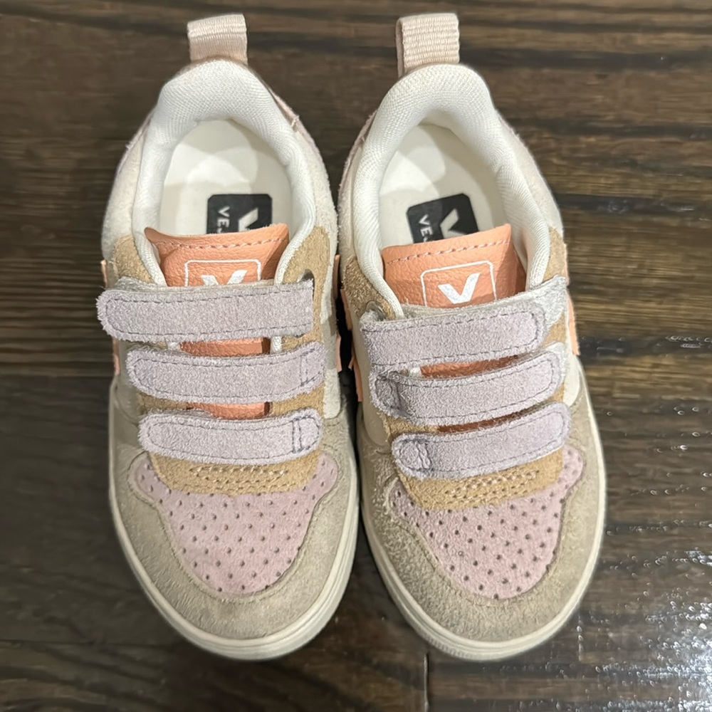 Veja Toddler Sneaker V-10 size EU 25 US 8.5
